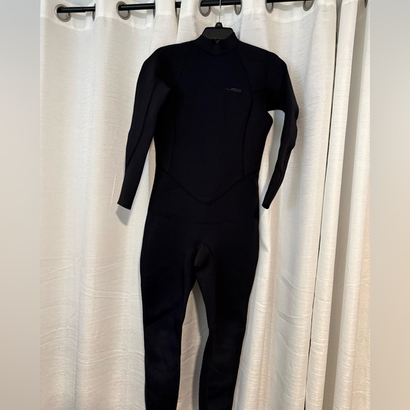 Black Wetsuit - Picture 2 of 8